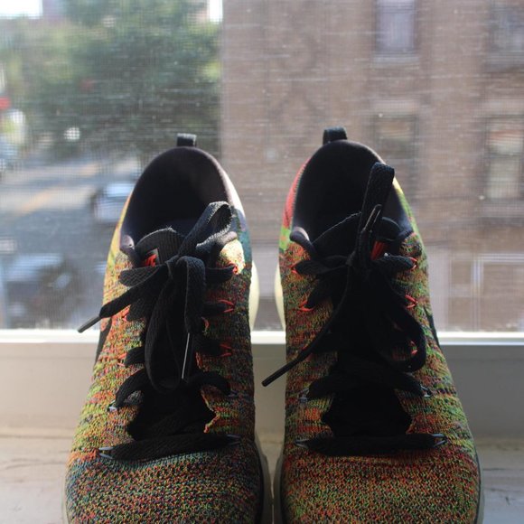 Nike Flyknit Max Womens Running Shoe Size 7 404 Multicolor - Picture 3 of 3